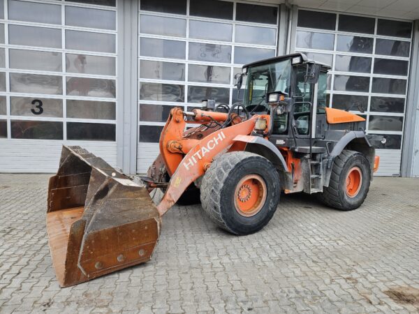 Hitachi ZW180 2011 wiellader