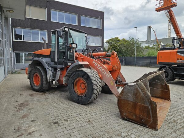 Hitachi ZW180 2011 wiellader